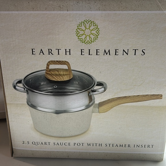 2.5 qt sauce pot with steamer insert. New - Picture 2 of 2
